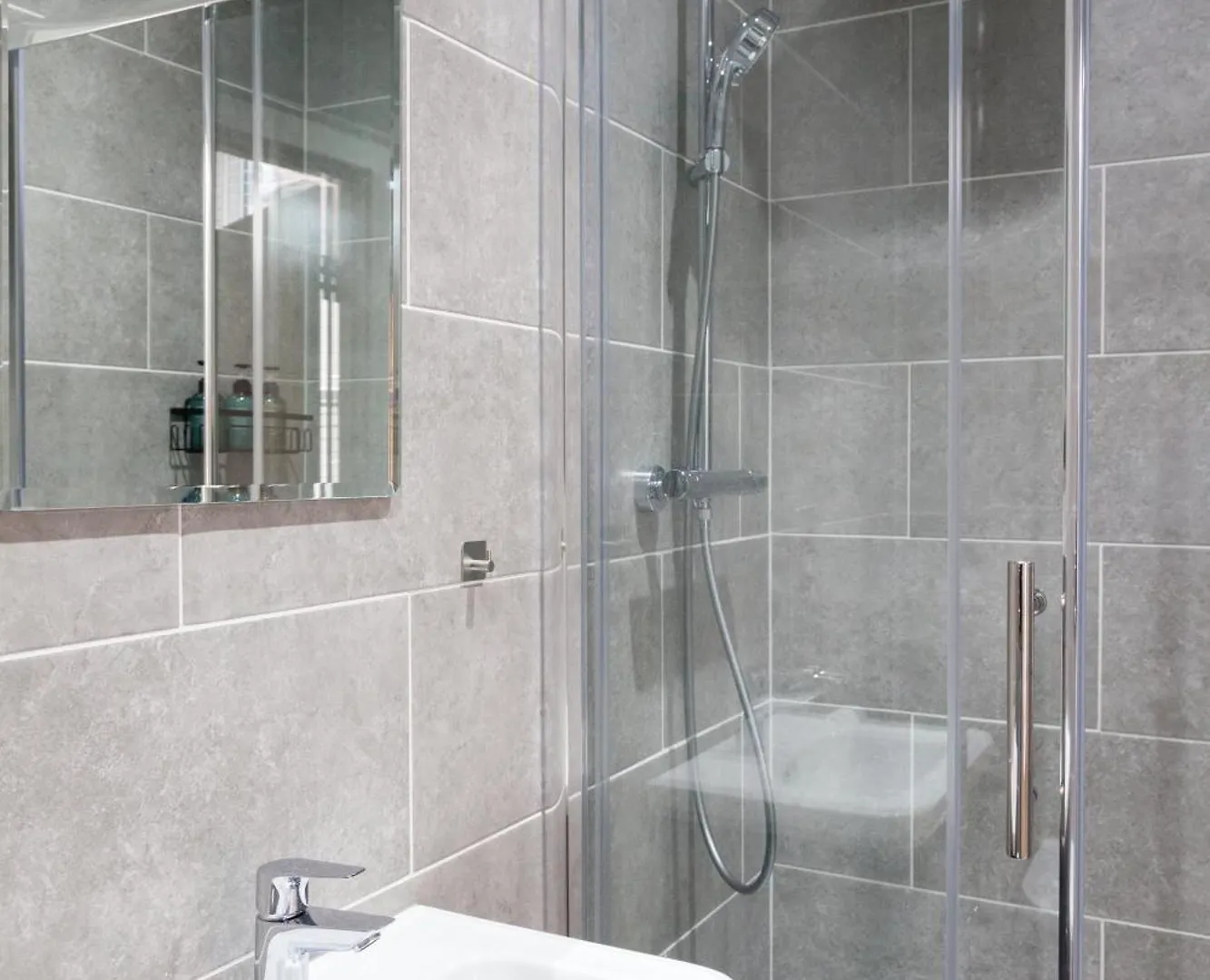 לידס Somers Suites Apartments 0*,
