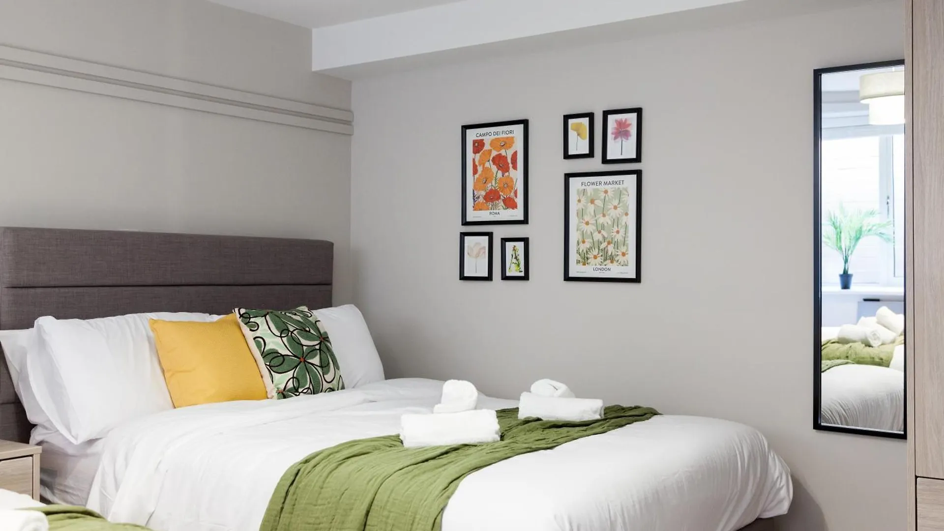 לידס Somers Suites Apartments 0*,