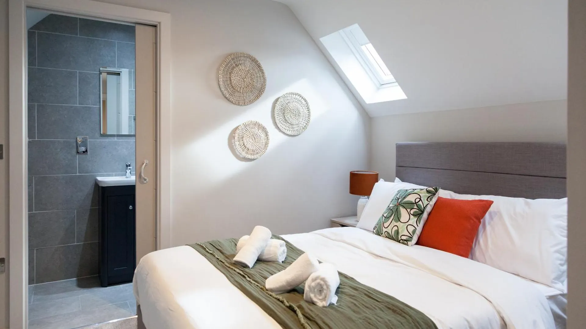 לידס Somers Suites Apartments