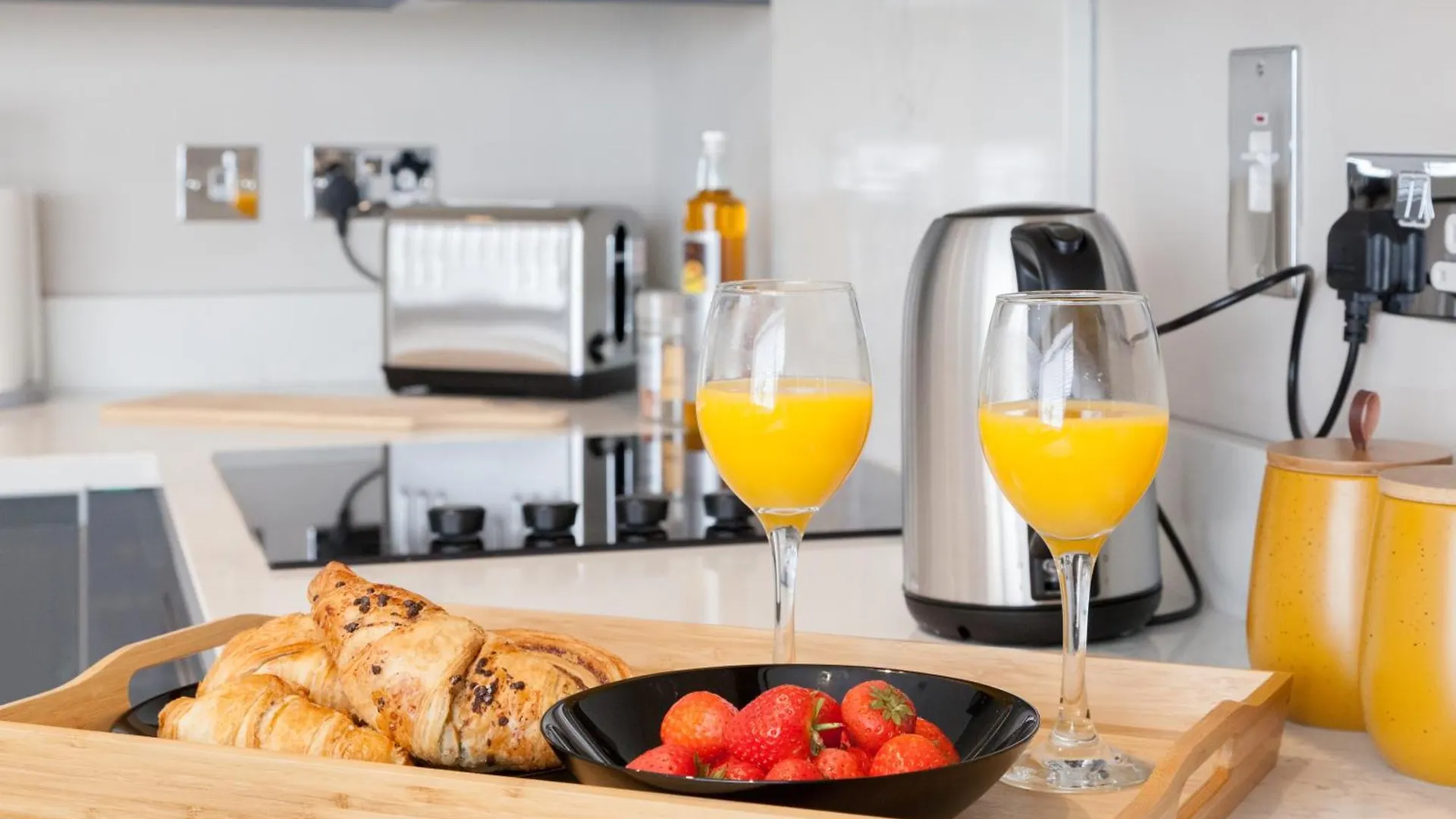 לידס Somers Suites Apartments